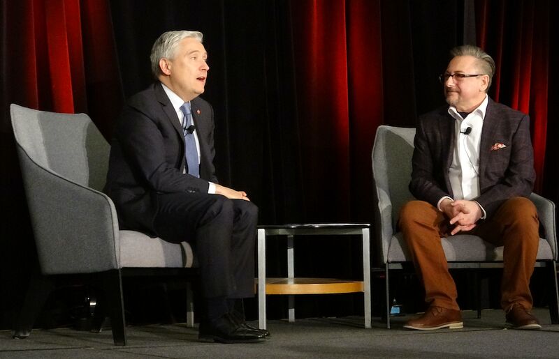 Conversation informelle avec le Ministre François-Philippe Champagne et Erci Janosz lors du Spring Summit 2024 de AIoT Canada